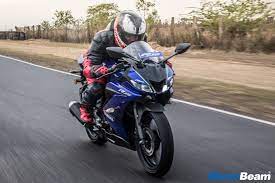 It's being said that the new 2017 yamaha r15 v3 launch could happen around the end of may. Yamaha R15 V3 Review Test Ride Motorbeam Com