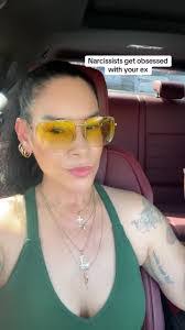 Amanda Mayton's Instagram, Twitter & Facebook