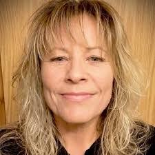 Stacy Kintz's Instagram, Twitter & Facebook