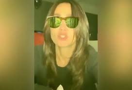 Ambra angiolini ospite di pippo baudo a numero uno canta t'appartengo. Ambra Angiolini Canta T Appartengo A 25 Anni Di Distanza Video Radio 105