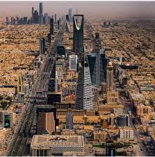 تقع الرياض وسط شبه الجزيرة العربية في هضبة نجد، على ارتفاع 600 متر فوق مستوى سطح البحر. Ù…Ø¯ÙŠÙ†Ø© Ø§Ù„Ø±ÙŠØ§Ø¶ Ø¹Ø§ØµÙ…Ø© Ø§Ù„Ù…Ù…Ù„ÙƒØ© Ø§Ù„Ø¹Ø±Ø¨ÙŠØ© Ø§Ù„Ø³Ø¹ÙˆØ¯ÙŠØ© Riyadh Saudi Arabia Saudi Arabia Riyadh
