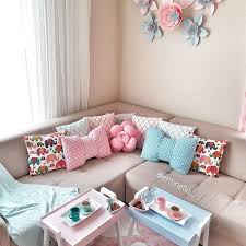 Sehingga tata letak dan pemilihan dekorasi tanaman maupun hiasan ruang lainnya yang tepat. Cara Membuat Dekorasi Ruang Tamu Shabby Chic Dan Cantik Di Rumah Mungil Helloshabby Com Interior And Exterior Solutions
