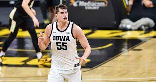 This mock draft was created for the first round. Iowa S Luka Garza Moves Up In Latest Espn Nba Mock Draft