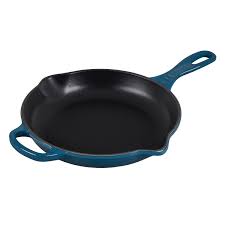 Le Creuset Signature Cast Iron Skillet 9 Sur La Table In 2020 Cast Iron Cookware Sale Creuset