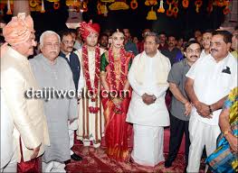 Mr yediyurappa was current on the stage. Cm Siddaramaiah Arrives In City For Wedding Of Dr B R Shetty S Son Daijiworld Com