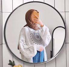 Women who wear hijab are the world's adornment that actually covers their genitals by wearing a hijab. Pin On Muslimah
