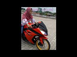 Dipublikasikan tanggal 21 desember 2018 jangan lupa klik tombol subcribe karena tombol subcribe itu gratis untuk next vidio nantikan besok yah #cewekcantik. Wanita Cantik Naik Motor Ninja