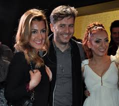 Η ματθίλδη μαγγίρα (ξάνθη 6 ιουνίου 1969) είναι ελληνίδα ηθοποιός και παρουσιάστρια. 3an8ipph Me Thn Mat8ildh Maggira Epishmh Premiera Me Agaphmenoys Filoys Sto 8eatro Gkloria Mikro Cosmopoliti Com Xristina Polith