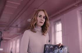 Sarah is an emmy award winning actress best known for her various roles in the hit tv shows american horror story and american crime story, you may recognize her from hit blockbuster movies such as 'glass'. Bild Von Glass Bild 8 Auf 54 Filmstarts De