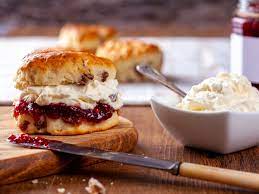 The dictionary defines scone funehtically as skon. Scone Vs Scon What Pronunciation Is Correct Derbyshire Live