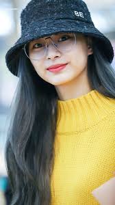 But one of these things is not like the others like a rainbow with all of the colors baby doll. Beauty Tzuyu
