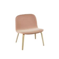 Stolen er lavet af formspændt egetræ og efterfølgende lakeret. Visu Lounge Chair Maximum Comfort And Relaxation