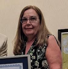 Lori Mcnaughton's Instagram, Twitter & Facebook