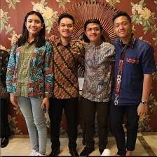 Miley cyrus angels like you (plastic hearts 2020). Curi Perhatian 10 Potret Lawas Millendaru Yang Bikin Pangling