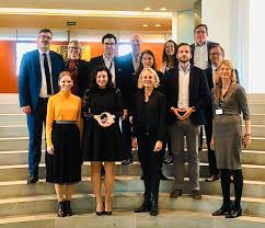 Alexander charles, thomas ludwig, jan oetjen, sandra vollmer. Miriam Meckel On Twitter Mut Nicht Nur Einen Anfang Zu Machen Sondern Der Anfang Zu Sein Treffen Der Adafellowship Partnerunternehmen Mit Dorobaer Im Bundeskanzleramt Thanks For Having Us Https T Co 3m2k0d4uad