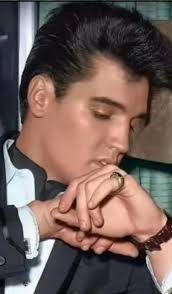 👑👑👑 Here is the whole song for you, really to enjoy... I always get  goosebumps, am close to tears... 👑👑👑 in love💞