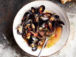 Mussels With Tomatoes And White Wine Broth – Instant Pot Recipes