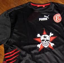 F95 badge auf der linken brust. Maillot De Fortuna Dusseldorf P B Die Toten Hosen Yannig Roth This Is My Blog