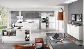 Ergänzt wird die moderne küche durch elektrogeräte von hoher funktionalität, die auf wunsch miteinander vernetzt sind. Bw Kuchen Moderne Kuchen