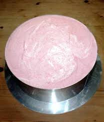 Gelatine ausdrücken, auflösen und unter die masse geben. Erdbeertorte Rezept Leichte Erdbeertorte Mit Quark Joghurt Und Sahne