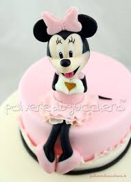 Torta Decorata Per Il Primo Compleanno Di Una Bimba Con Minnie Disney Tridimensionale In Pasta Di Zucchero Torte Torta Disney Torte Di Compleanno