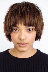 Et coiffé aux doigts avec une perruque fibres cheveux effiles : Coupe Degradee Femme 18 Propositions De Degrade Femme Court Et Long