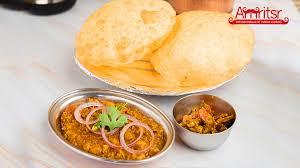 I enjoy eating hot chole with tikkis, bhaturas, kulcha or simply topped on a slice of bread. Chole Bhature Why Everyone Loves This Punjabi Dish Amritsr