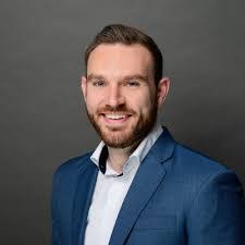 Toua Hang's Instagram, Twitter & Facebook