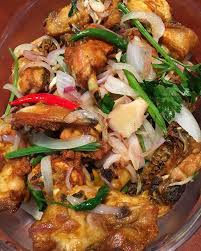 Bila saya memberitahu yang saya ingin memasak gulai nasi berlauk esoknya, aween cepat cepat tutup kuali supaya ayam masak. Facebook