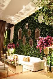 Las plantas ornamentales son las encargadas de estimular sentidos como el olfato y la vista, gracias a sus colores y aromas. 17 Ideas Para Decorar Tu Sala De Estar Con Plantas En Esta Primavera