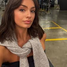 Joan Lex's Instagram, Twitter & Facebook