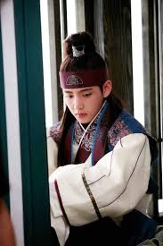 Taehyung gehört mit jimin und jungkook zu der maknae line (die jüngsten der gruppe). à¸—à¸§ à¸•à¹€à¸•à¸­à¸£ Hwarang Taehyung Hwarang Kim Taehyung