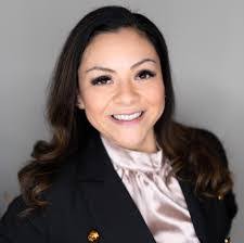 Denise Cardoso's Instagram, Twitter & Facebook