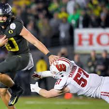 Herbert was born in oregon and attended oregon college, where he played football for four years. Oregon Ducks Qb Justin Herbert Chosen 6th Overall By La Chargers Katu