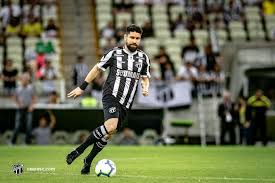 Он играет на позиции правый. Opiniao Em Que Posicao Ricardinho E Idolo No Ceara Ceara Ge