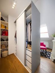 как сделать второй этаж в комнате с высоким потолком The Dressing Room Features A Big White Wardrobe And A Pink Fuchsia Home Spirit Armchair Interior Design Dressingroom C White Wardrobe Home Beautiful Homes