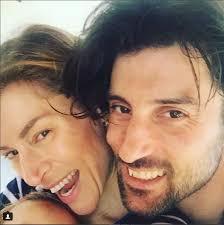 Αυτή τη φορά η ζέτα δούκα θέλησε να μοιραστεί μία γλυκιά. H Zeta Doyka Kai O Mixalhs Xatzantwnas Baftisan Thn Korhs Toys Deite Tis Prwtes Fwtografies