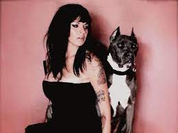 It will be safe to say that tia torres is the boss lady of the villalobos rescue center and the show 'pitbulls and parolees.' torres was born as . Tia Torres Son Dies Meet All Tia Maria Torres Kids And Grandchildren