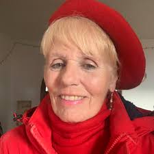 Good Hang with Amy Poehler or is it?? It's been a rough couple of days  being almost hoodwinked by some scam company trying to be this famous  podcast by an American actress