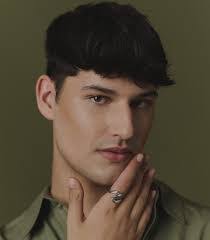 Zak Heath's Instagram, Twitter & Facebook