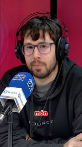 🗣 Dani Baelo i Elia Coca, Reis #CarnavalTGN 2025 #Tarragona 👉Al  #CarrerMajor de ràdios @laxarxacat #CampdeTGN hem conegut als representants  carnavalers de comparses @disc.45 i @coloursfantasy, guanyadores de la  passada edició 👇