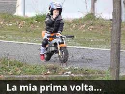 Casco da bambino moto pantaloncini protettivi motocross bambino zandona esatech shorts. Bambino Di 4 Anni In Mini Moto Youtube