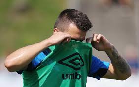 Последние твиты от yevhen konoplyanka (@kono10official). Schalke Schock Konoplyanka Muss Das Training Abbrechen Reviersport