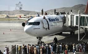 Selon sky news, il y aurait 13 morts. Explosion Outside Kabul Airport Casualties Unclear Pentagon