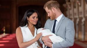 Meghan markle, duchess of sussex, is a member of the british royal family and former film and television actress. Meghan Markle Fans Wittern Baby Betrug Wurde Sohn Archie Viel Fruher Geboren News De