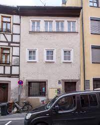Organisatsioonid, mis asub innerer graben ning würzburg. Datei Wurzburg Innerer Graben 11 Wohnhaus Dreigeschossiger Traufstandiger Satteldachbau Mit Verputzten Fachwerkobergeschossen Und Geohrter Turrahmung 18 Jahrhundert I Akt Nr D 6 63 000 214 Jpg Wikipedia