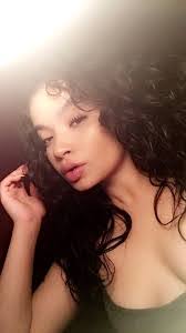 Melissa Veliz's Instagram, Twitter & Facebook