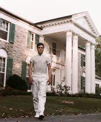 Elvis presley lived at graceland mansion until his death on august 16, 1977. Elvis Presley S Graceland 10 Things You Didn T Know People Com