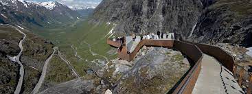 Hiking in trollstigen trollstigen is a great starting point for some of the greatest hikes in romsdalen, summer and spring. Trollstigen Die Strasse Nach Geiranger Mit 11 Haarnadelkurven