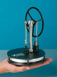 Now, let's read how the two types of engines in this type of engine, the fuel can be anything, right from solid and liquid to even the gas. How To Diy Stirling Engines Plans Heat Engine Cycle Basics And Many Homemade Examples Stirling Engine Stirling Engineering